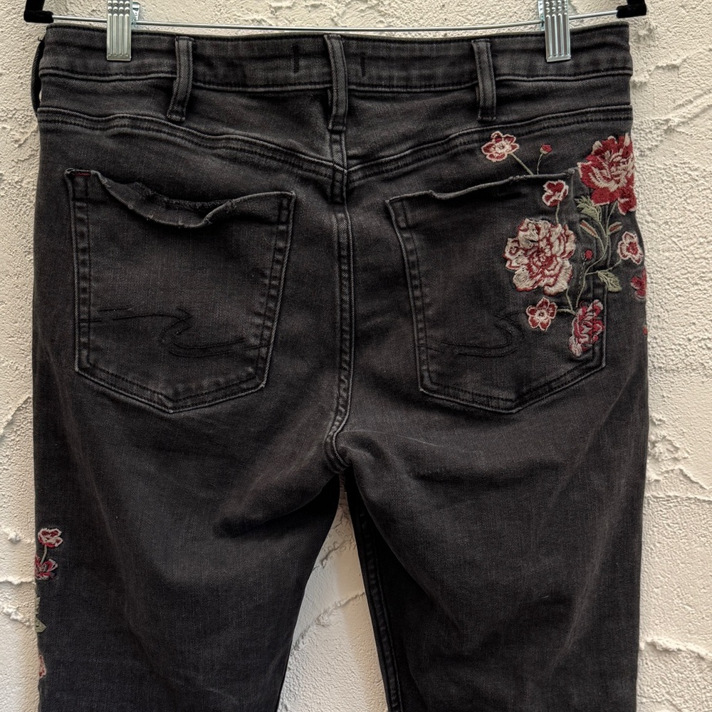 Silver Jeans Black Ankle Jeans with Red Rose Embroidery - Picture 3 of 4